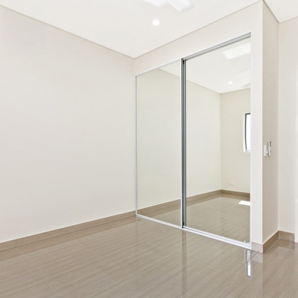 modern-style-wardrobe-with-mirror-sliding-doors