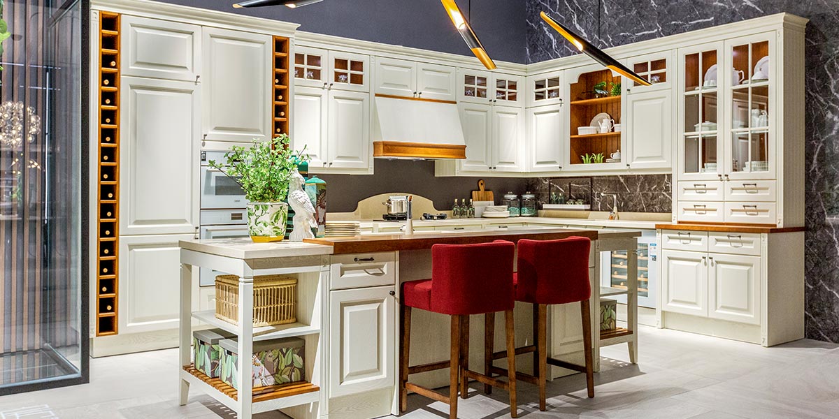 cream shaker kitchen cabinets with island